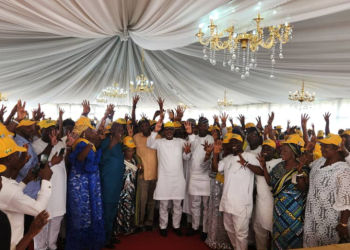 Tele Ogunjobi Leads Thousand of His Loyalists to APC