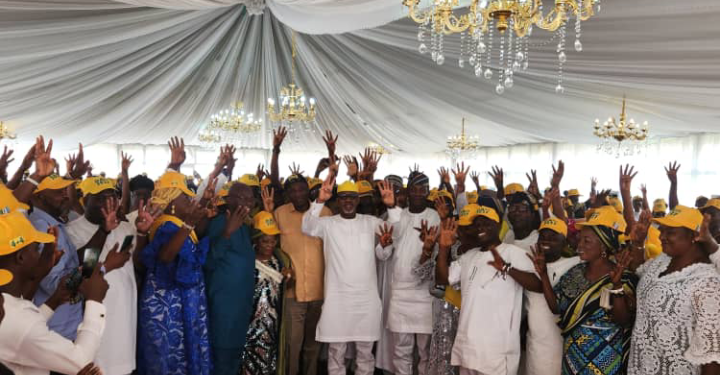 Tele Ogunjobi Leads Thousand of His Loyalists to APC