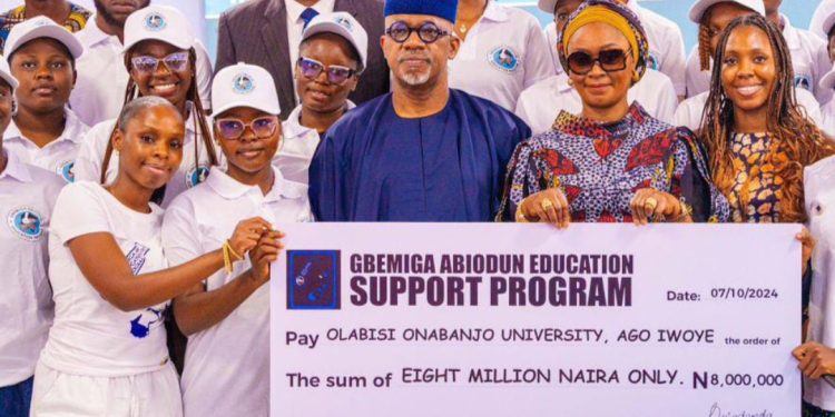 Gbemiga Abiodun Memorial Education Program Awards millions of Naira to 1,000 Beneficiaries