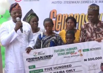 Itesiwaju Ijebu Helping Hands Foundation Empowers Widows and Awards Scholarship To Indigent Students 