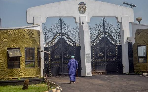 Awujale Stool Open Only To Direct Offspring of Awujale Fusengbuwa – Olufadi Royal Family Sets Record Straight