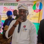 Fatai Adesegun fetes kinsmen with 200 bags of rice, 300 cartons of noodles and 12m naira cash gift.