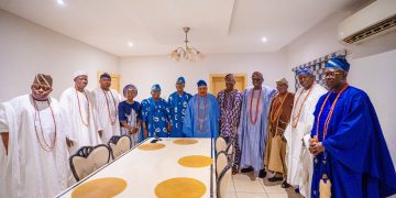 Adeola Assures Remo Traditional Council of Equitable Development, Donates 30-Seater Bus 